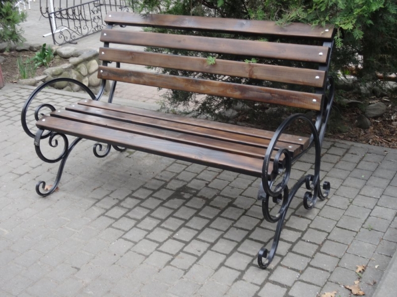 В Павлограде установят 58 новых лавочек 