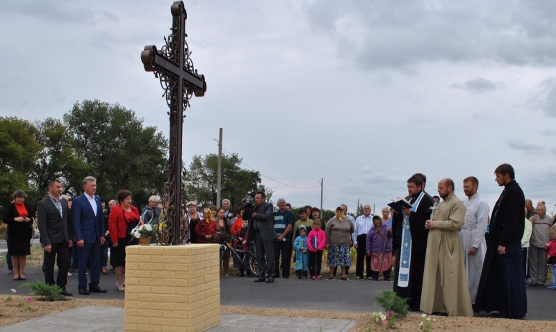 На въезде в Новые Вербки установили крест