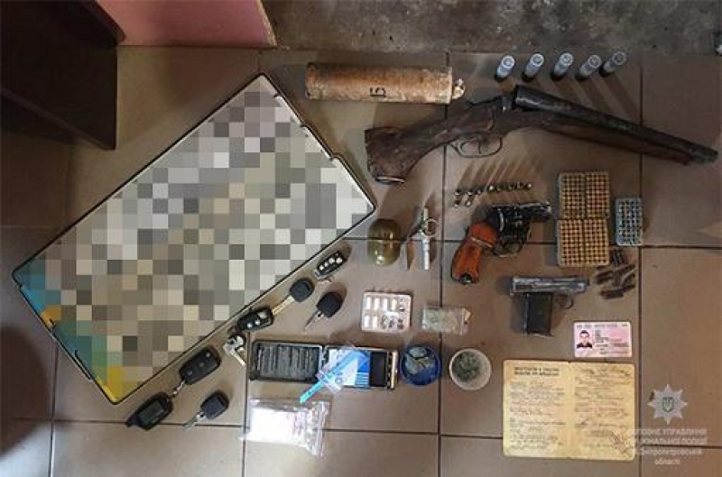 В доме 37-летнего павлоградца нашли арсенал оружия и боеприпасов 