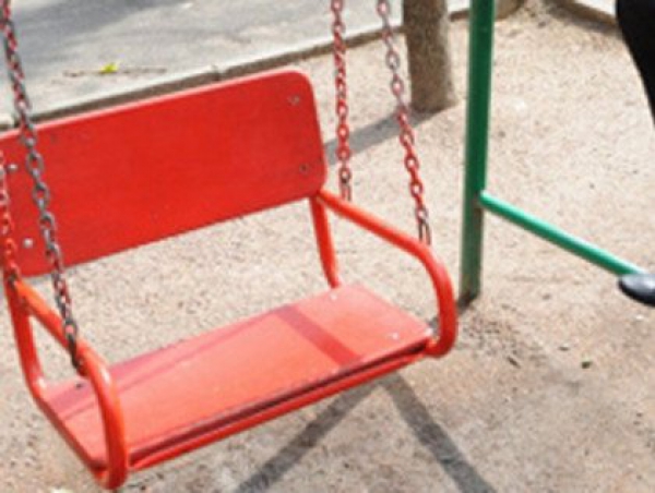 Ударом качели 2-летнему малышу в Павлограде разбило череп