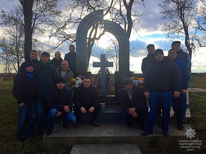 Полицейские почтили память инкассаторов, которые трагически погибли от пули преступников 