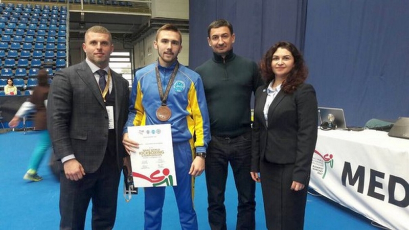 Павлоградский кикбоксер вошел в число лучших спортсменов Чемпионата мира