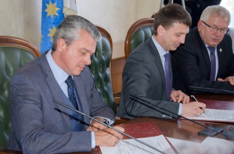 Областная власть и работодатели Днепропетровщины подписали совместное соглашение