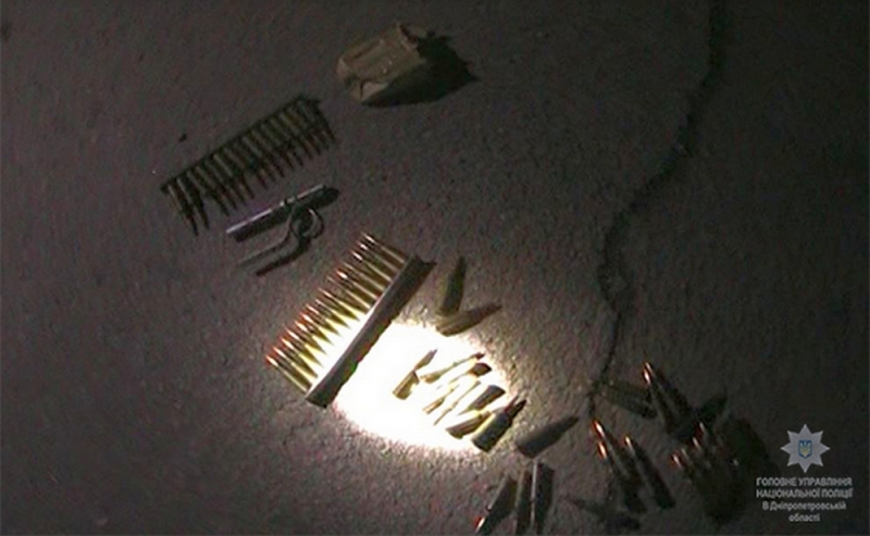 Благодаря бдительности павлоградцев полицейские задержали мужчину с боеприпасами (ФОТО)