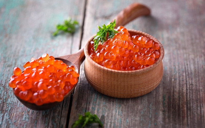 В Павлограде полицейские задержали любителя дармовой красной икры