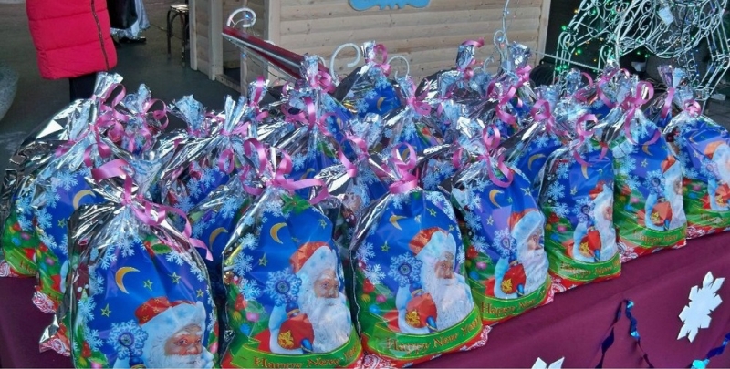 В Першотравенске новогодние герои подарили счастье детям-льготникам