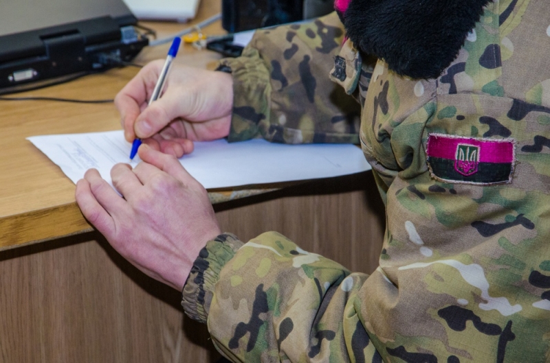 За год контрактную службу выбрали более 2,6 тыс жителей Днепропетровщины