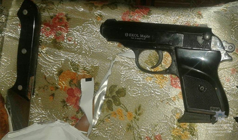 Полицейские Петропавловки изъяли у гостя на дне рождении пистолет