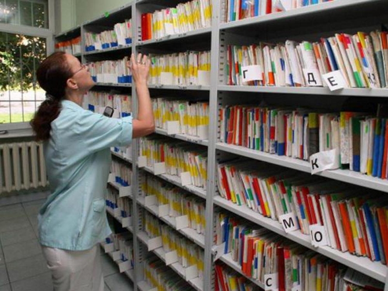 Вместо амбулаторных карт: истории болезней украинцев будут заносить в электронную базу