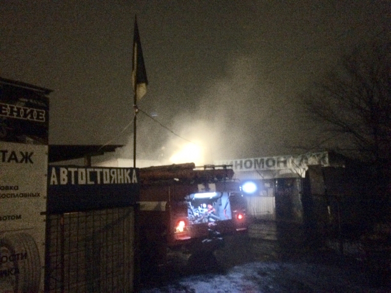 Пожар на автостоянке в Терновке: сгорело СТО