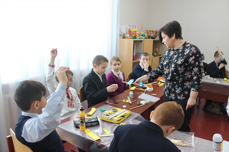 Ученики Павлограда соревновались в начальном техническом моделировании (ФОТО)