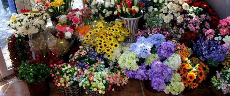 В Павлограде определили официальные места продажи искусственных цветов на поминальные дни