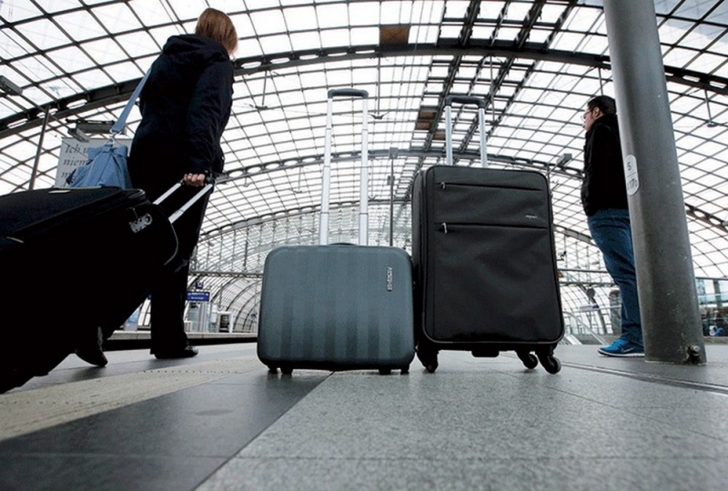 Молодежь уезжает за границу, а школьники не видят в Украине будущего – глава МИДа