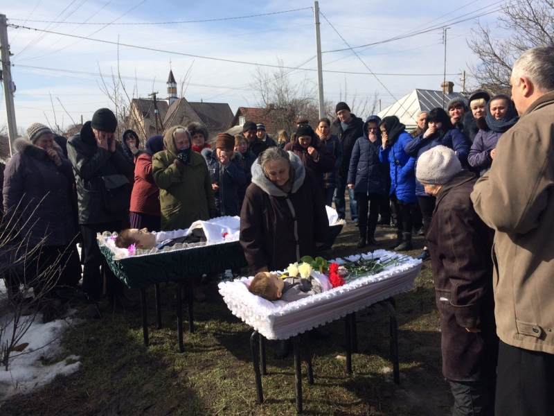 В Павлограде похоронили жестоко убитых отца и сына