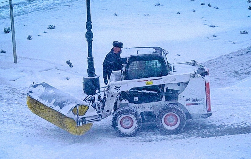В Павлограде нашли полезное применение снегу, что выпадает