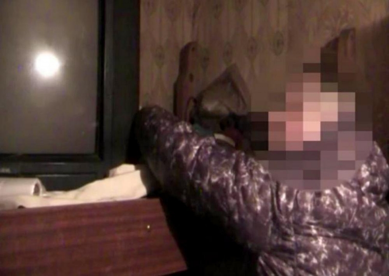 Полицейские изъяли в шкафу павлоградца «крокодила» (ВИДЕО)