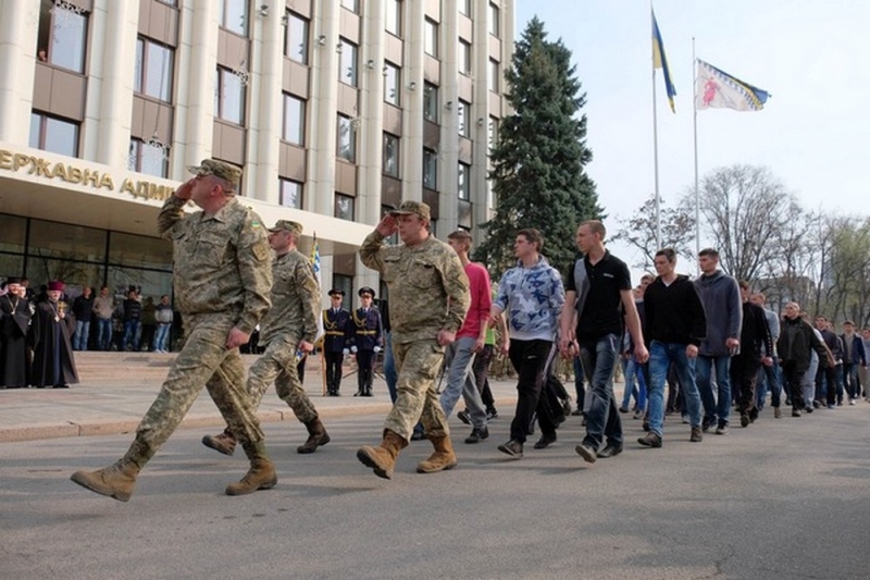 Павлоградцы обязаны без повестки прийти в военкомат
