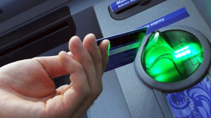 Павлоградец сообщил своему товарищу пин-код карты, а тот украл с нее 4 тыс. гривен