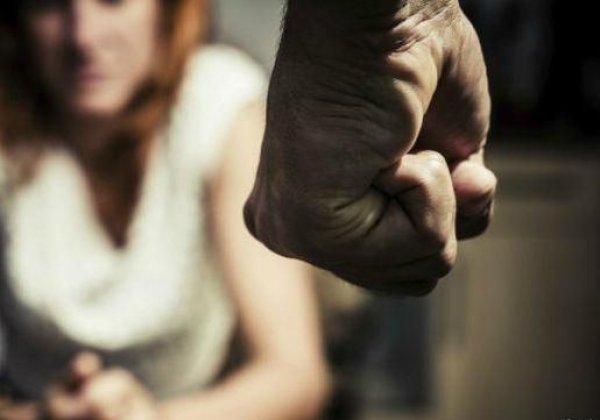 Пьяный ревнивец избил беременную женщину