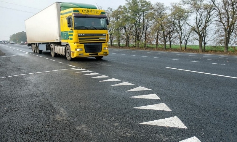 На дорогах Днепропетровщины обустроят площадки для габаритно-весового контроля грузовиков