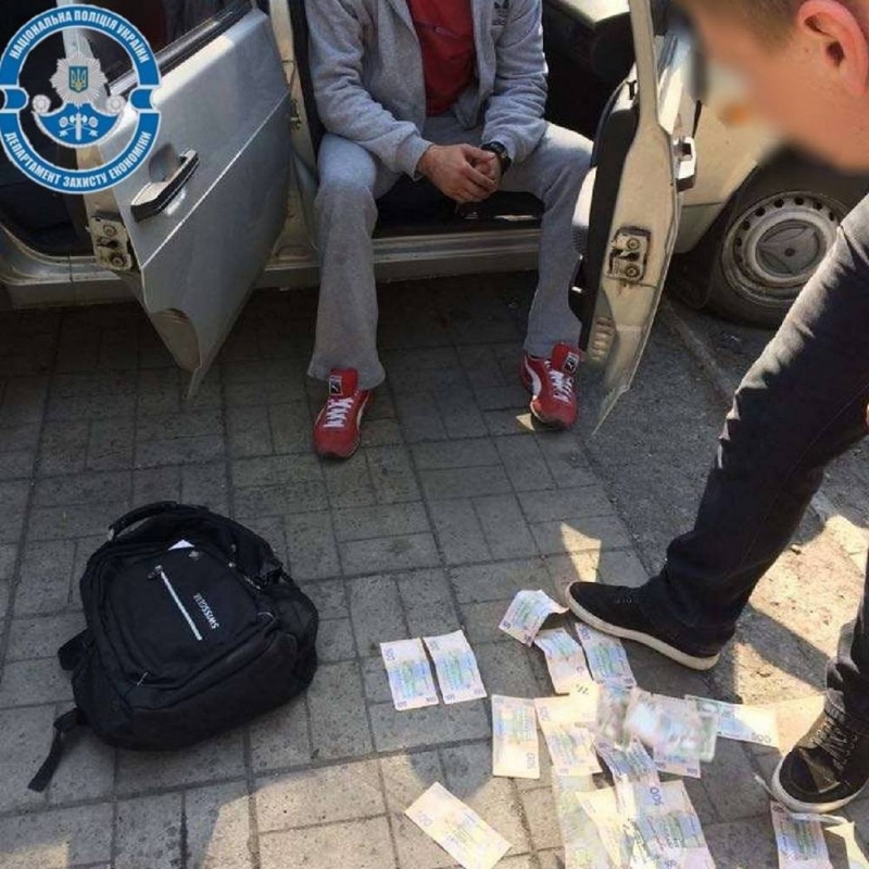 За взятку руководителя аппарата Терновского суда взяли под домашний арест