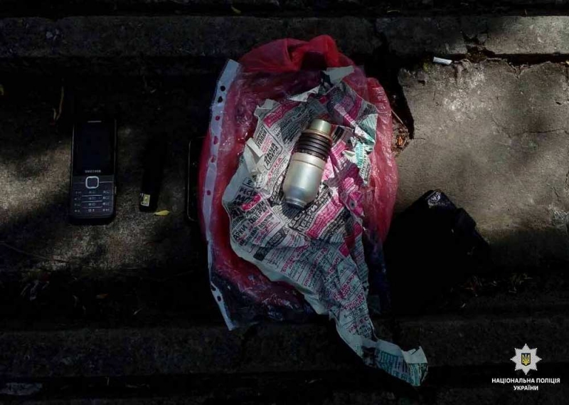 Житель Павлограда заметил мужчину с гранатой и следил за ним до приезда копов