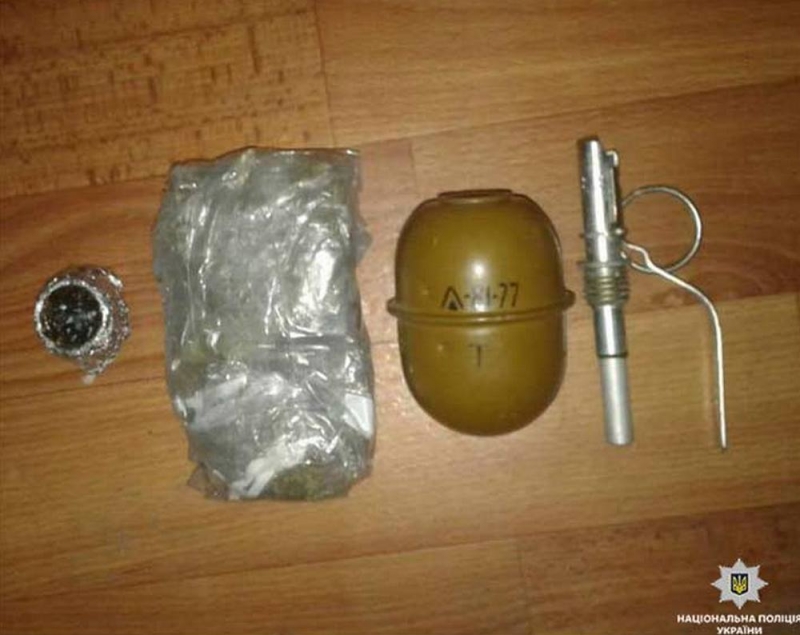 У павлоградца копы нашли дома гранату и марихуану