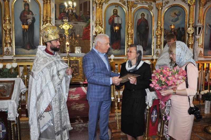 Вдове отца Валентина Цешковского вручили документ о присвоении ему почетного звания