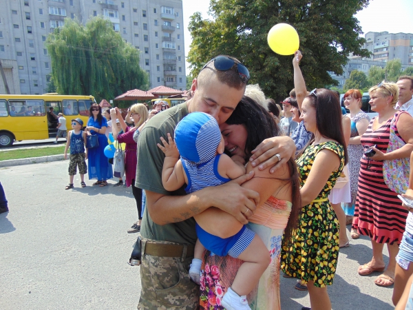 Павлоградцы встречали дембелей 39-го батальона из Авдеевки