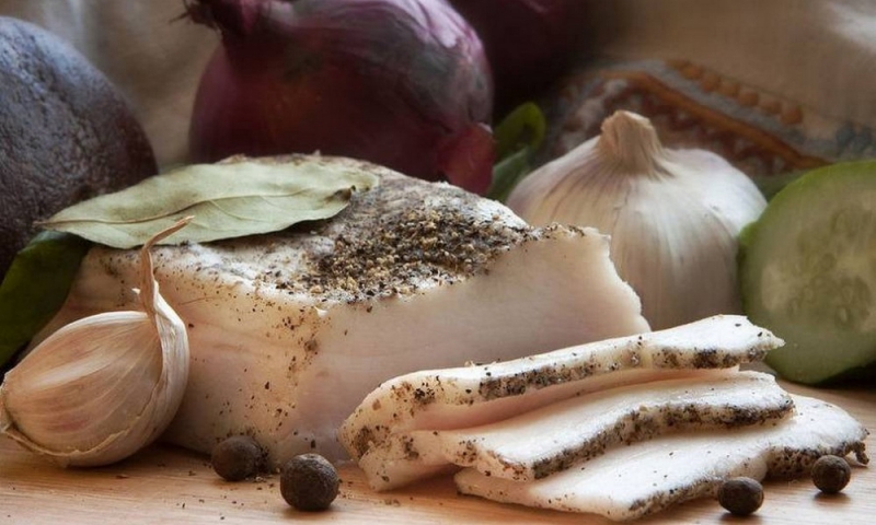 Гордость украинцев – сало – подорожало на 71%