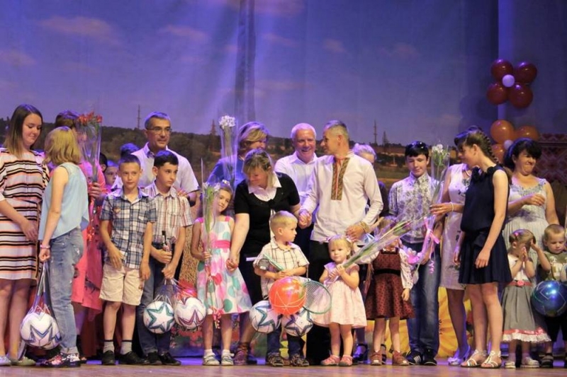 В Павлограде юным спортсменам вручили сертификаты на получение 20 тыс. гривен