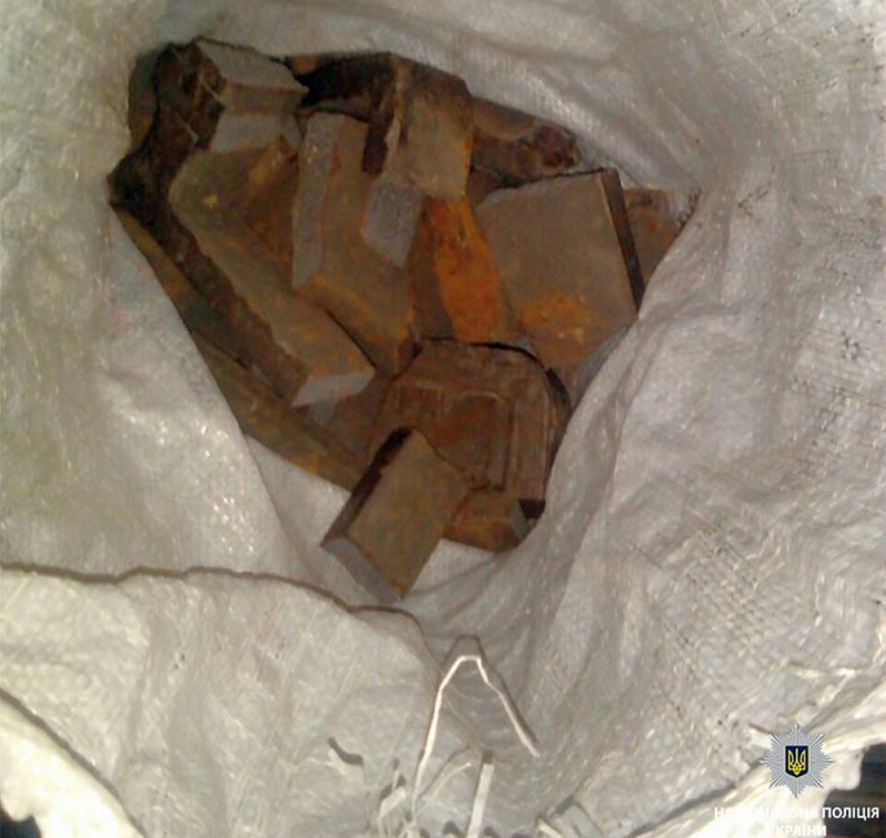 В Павлограде задержали воров, которые демонтировали системы дождевой канализации