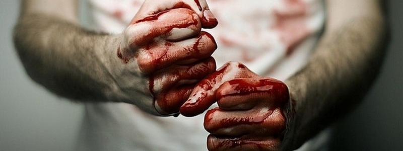 В Першотравенске вооруженные люди разгромили больницу и избили врачей