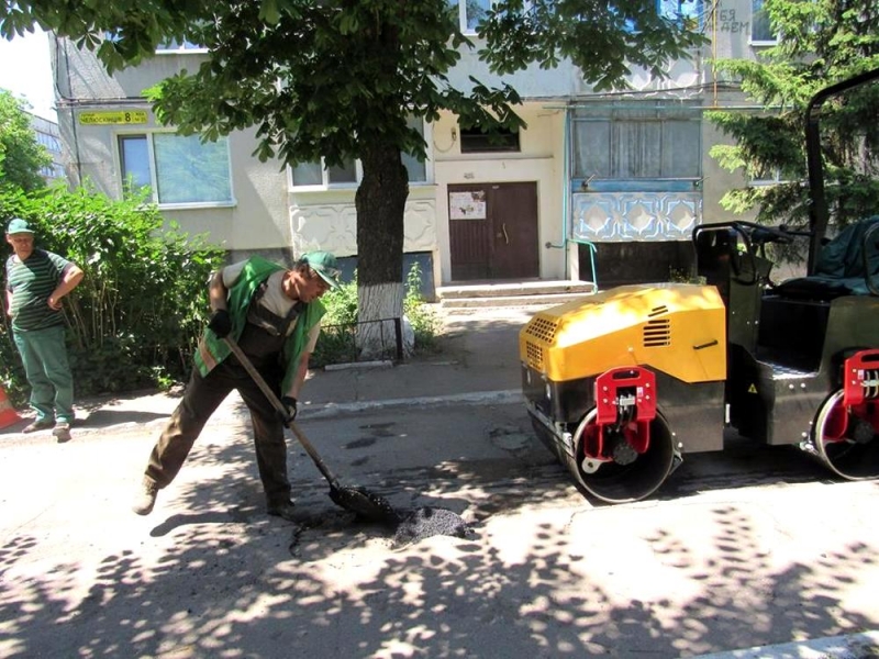 У коммунальщиков Павлограда появилась возможность своими силами проводить ямочный ремонт дорог