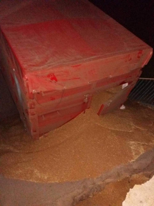 В Павлоградском районе обрушился мост, а вместе с ним зерновоз (ДОБАВЛЕНЫ НОВЫЕ ФОТО)