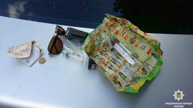 В Терновке полицейские задержали нетрезвого водителя с опием в салоне