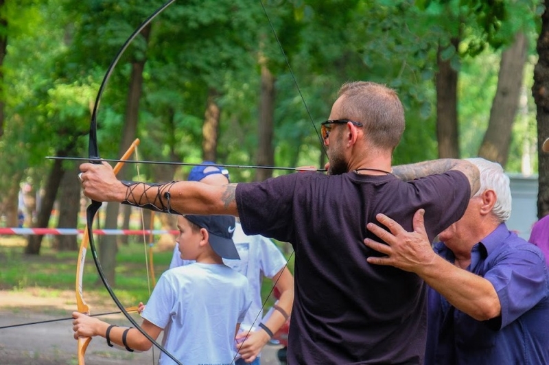 АТОшники и волонтеры из Павлограда могут пострелять из лука