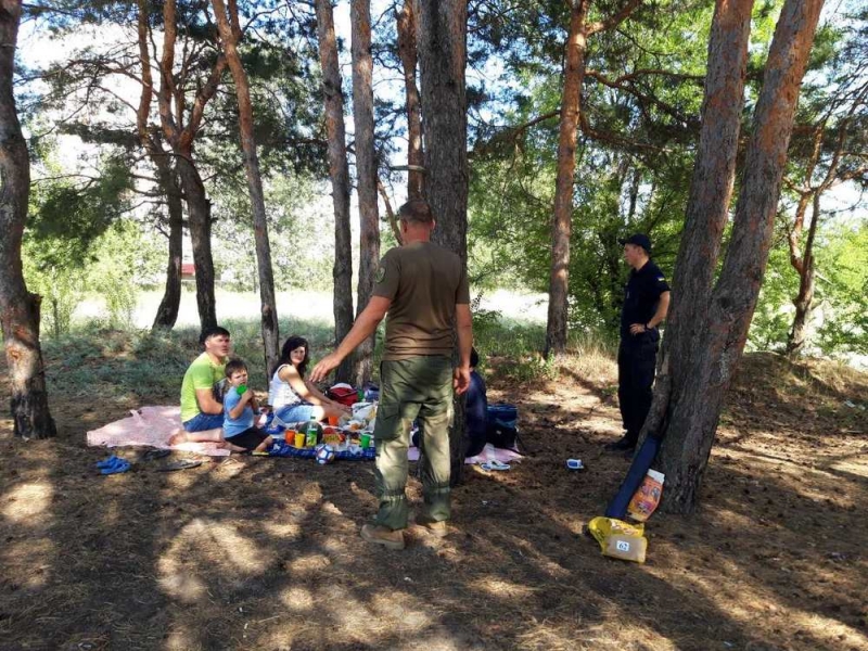 Спасатели Павлограда наведались к отдыхающим в лесу с «лекцией»
