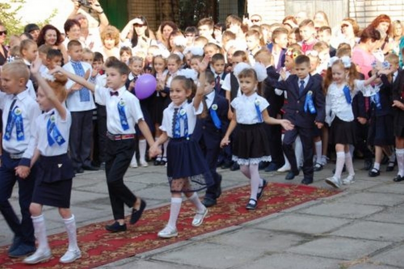 В Павлограде учебный год начали почти 12 тыс. школьников