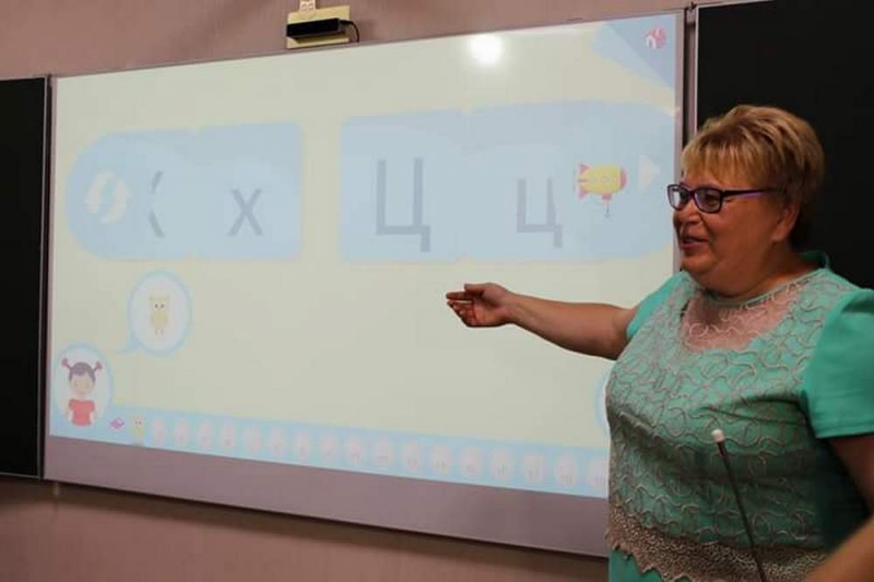 Без домашних заданий и без учебников: так первоклассники начали новый учебный год