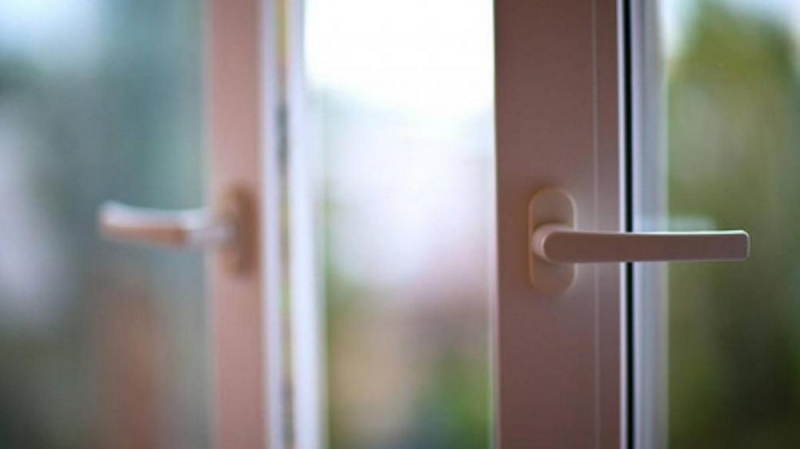 В одной из школ Днепра первоклассник выпал из окна третьего этажа