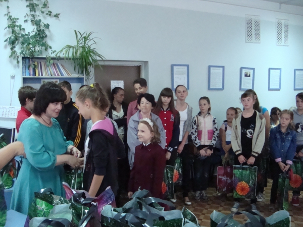 80 павлоградских детей получили адресную помощь в виде школьных принадлежностей