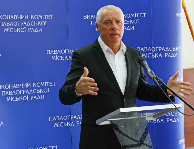 Мэр Павлограда просит должников оплатить долги за тепло, а других – платить наперед