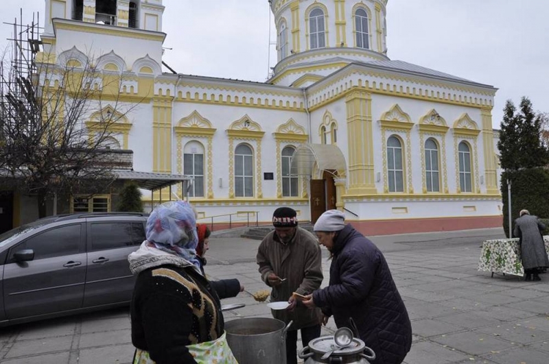 В Спасском соборе Павлограда новая традиция: всех желающих кормят благотворительным обедом