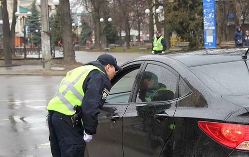 Не заплатил алименты – остался без водительского удостоверения