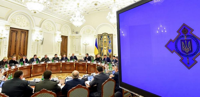 СНБО проголосовал за введение в Украине военного положения на 2 месяца