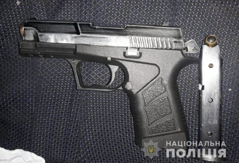 В Павлограде дебошир из пистолета целился в прохожих