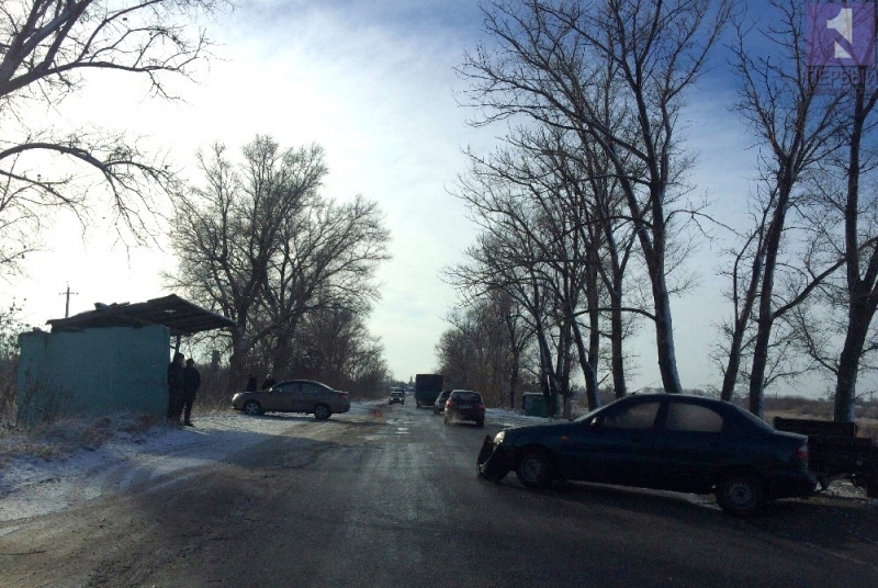 Последствия скользкой дороги: под Павлоградом столкнулись легковушки