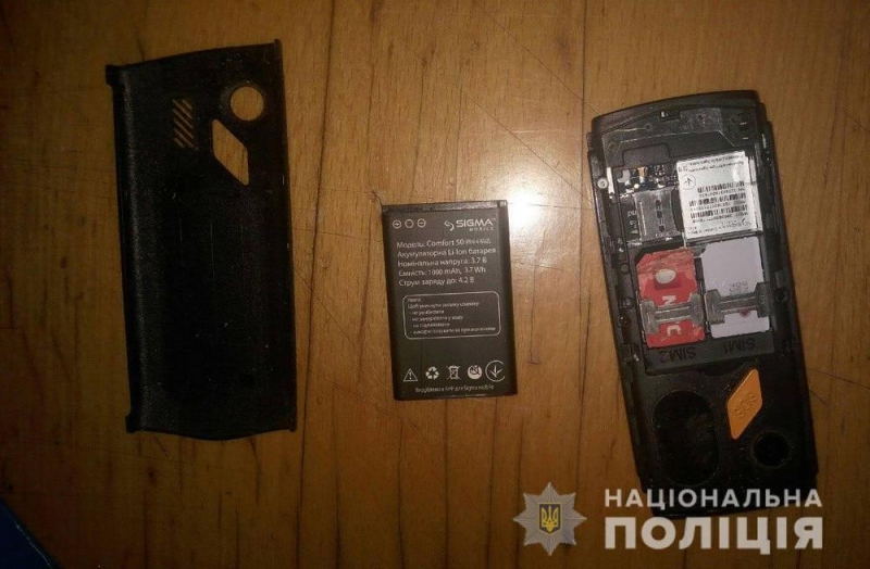 Лишилась продуктов и телефона: в подъезде павлоградка стала жертвой грабителя