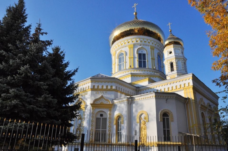 В Павлоград прибыли мощи Харьковских Святителей